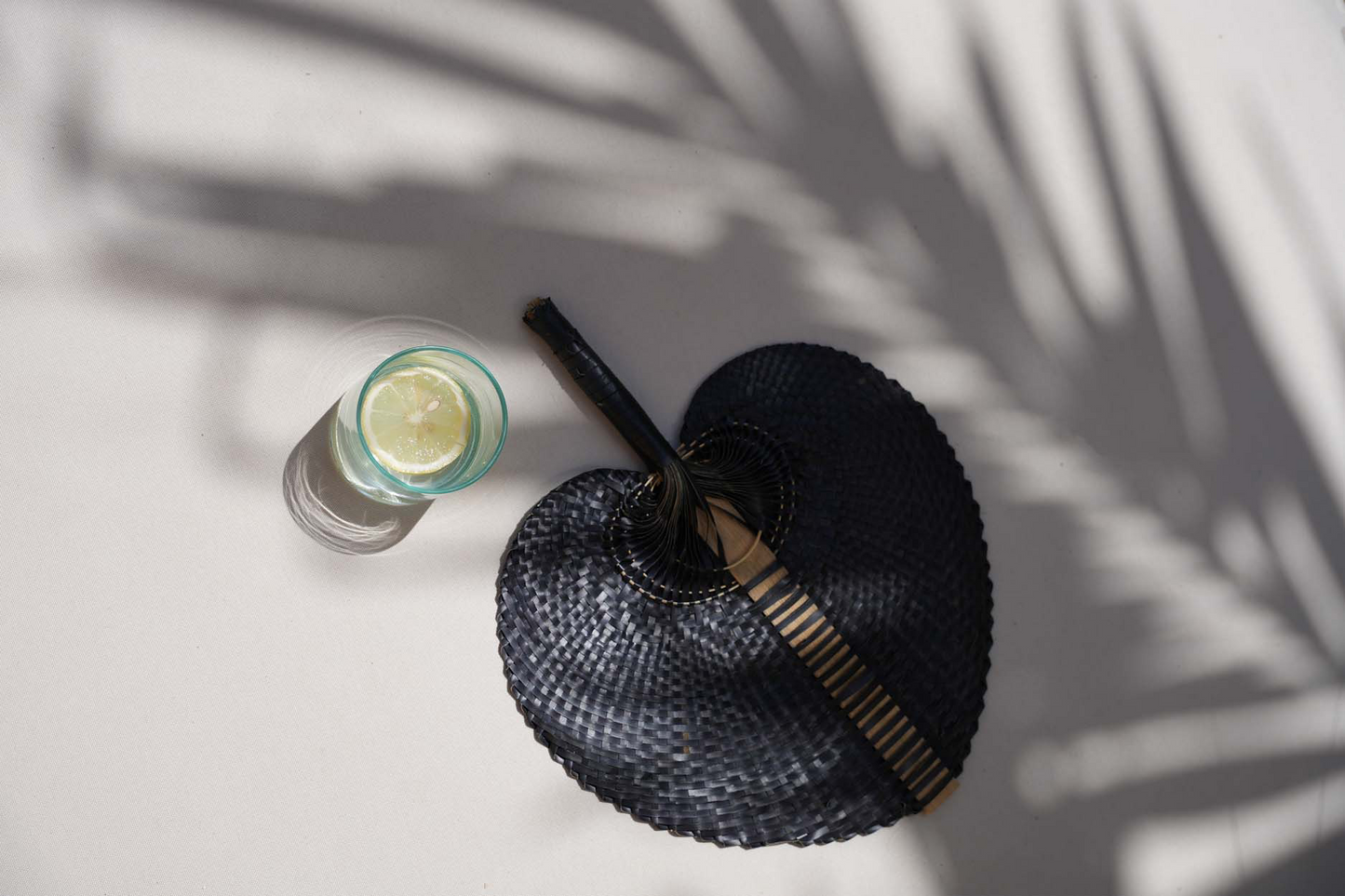 El vaso de whisky con hielo