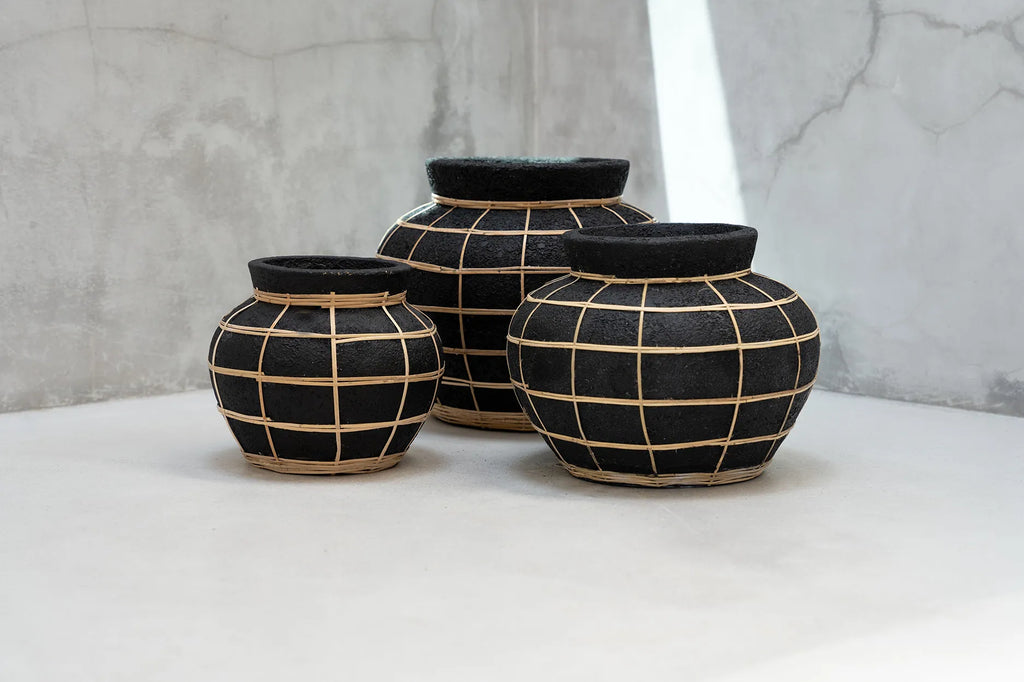 The Belly Vase - Black Natural - S