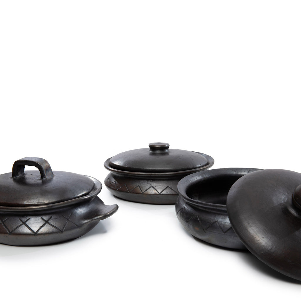 The Burned Oval Pot with Pattern and Handles - Black