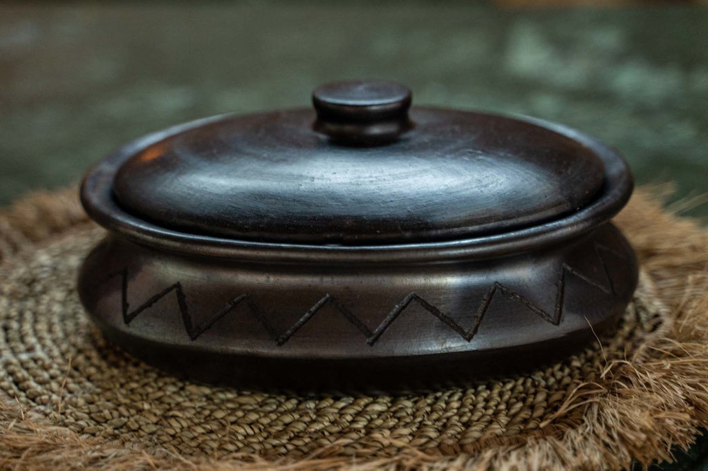 The Burned Oval Pot with Pattern - Black