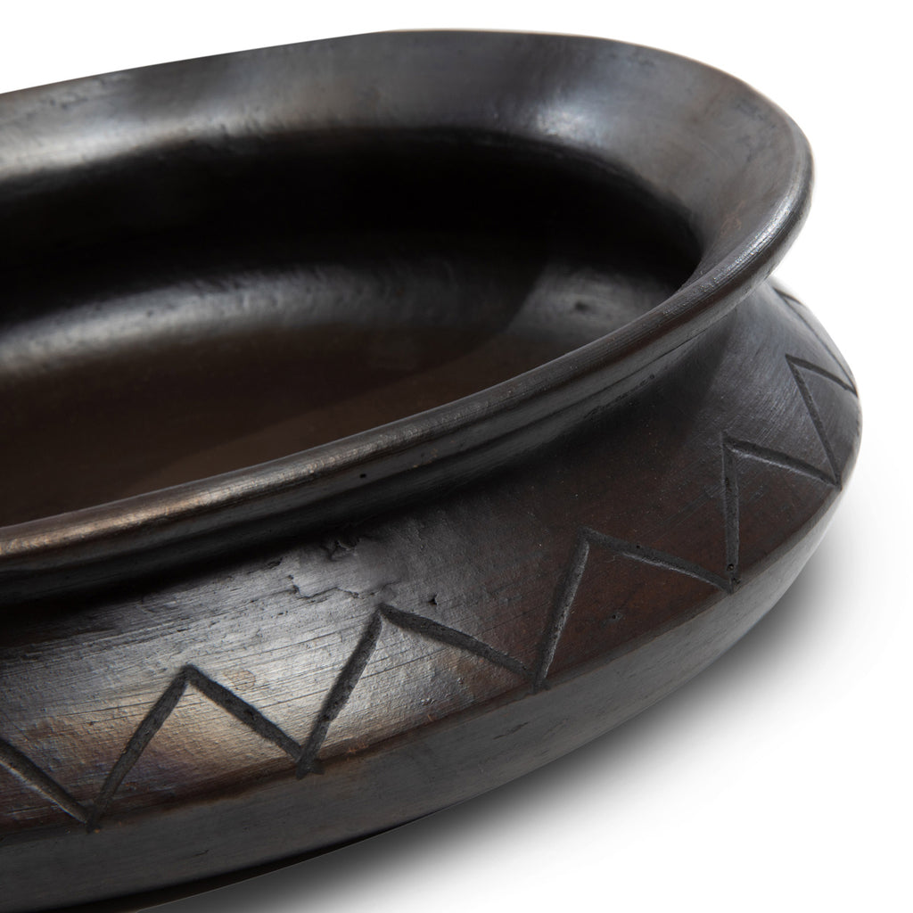 The Burned Oval Pot with Pattern - Black