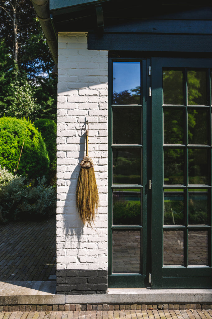 The Raffia Broom - Natural