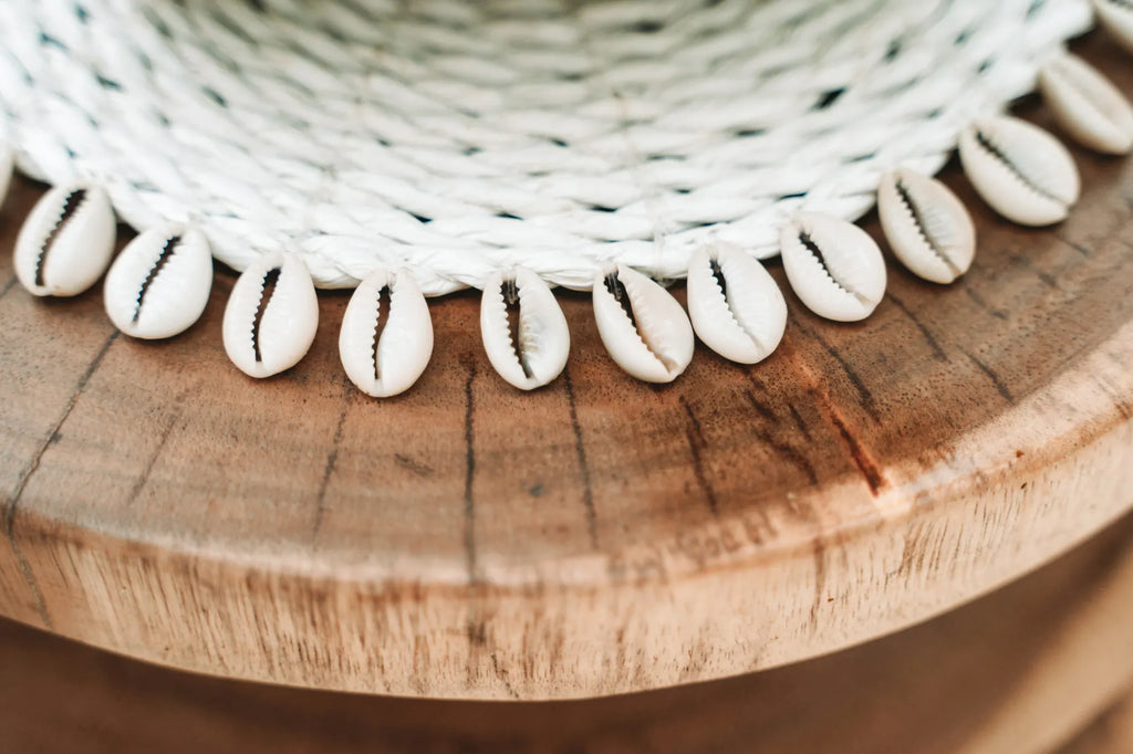 The Seagrass Shell Pot Holder - White