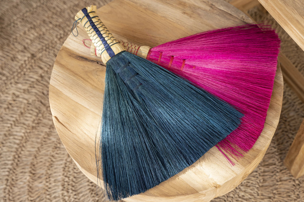 The Sweeping Hand Broom - Turquoise