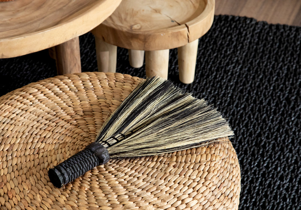 The Sweeping Hand Broom - Black Natural